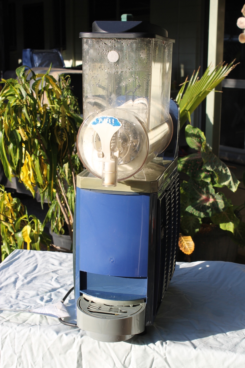 Single barrel slush or slushie machine hire in darwin palmerston